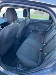 Ford Focus 2015-thumb-5