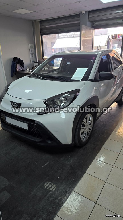 Toyota Aygo X Navigation Multimedia Tablet by Sound Evolution