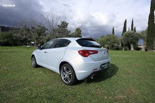 Alfa Romeo Giulietta 2015-thumb-3