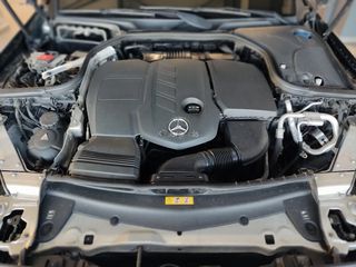 Mercedes-Benz E 220 2016 SALOON-thumb-10