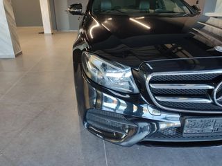 Mercedes-Benz E 220 2016 SALOON-thumb-6