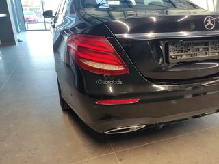 Mercedes-Benz E 220 2016 SALOON-thumb-17