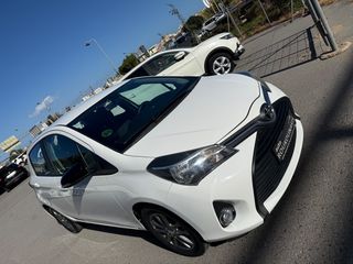 Toyota Yaris 2017-thumb-4