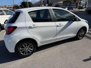 Toyota Yaris 2017-thumb-5