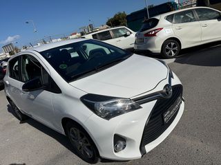 Toyota Yaris 2017-thumb-8