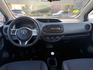 Toyota Yaris 2017-thumb-12