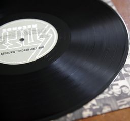 MADNESS - ONE STEP BEYOND…-thumb-9