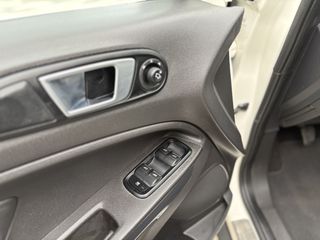 Ford EcoSport 2015 Titanium-thumb-30