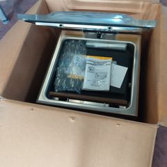 Μηχανή συσκευασίας τροφίμων κενού (vacuum sealer).