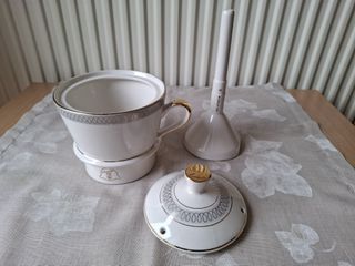 Εξαρτήματα πορσελάνης Aromator BAVARIA γερμανικού καφέ φιλτρου. Ύψος κανάτας 10-15 εκ, καί χωνιού 18 εκ. Σε άριστη κατάσταση