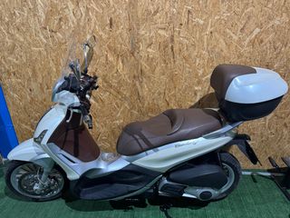 Piaggio Beverly 300i 2011-thumb-2