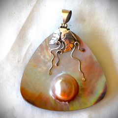 Σπάνιο κοχύλι με μαργαριτάρι στο κέντρο, mother of pearl μοναδικό μενταγιόν δεμένο με Ασήμι 925 Nature Ocean Pearl code SBTS030