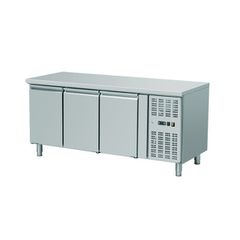 ψυγείο Πάγκος κατάψυξης -18°C έως -22°C Inox με 3 πόρτες GN1/1.  Διαστάσεις 179x70x86.