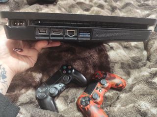 PlayStation 4 console 1Tb-thumb-2
