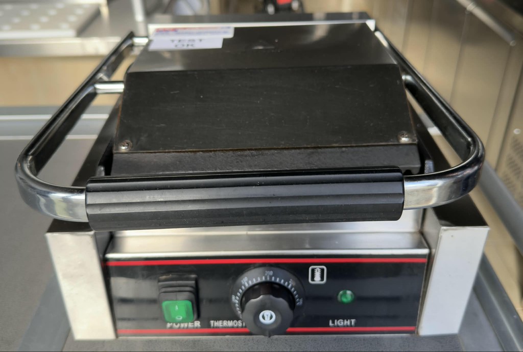Επαγγελματική τοστιέρα PANNINI GRILL CHZ-810