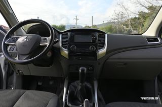 Mitsubishi L200 2016-thumb-12