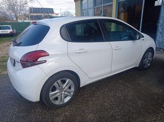 Peugeot 208 2016-thumb-1