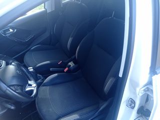 Peugeot 208 2016-thumb-4