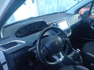 Peugeot 208 2016-thumb-3
