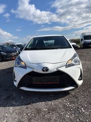 Toyota Yaris 2017-thumb-3