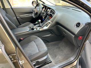 Peugeot 3008 2010 1.6 Premium 6 Speed Turbo 156Hp-thumb-16