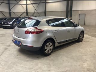 Renault Megane 2012-thumb-8