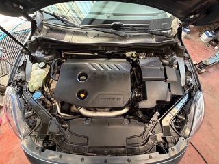 Volvo V40 2014 D2-thumb-12