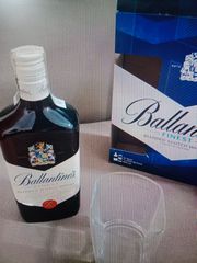 Ballantines 700 ml + 2 ποτήρια
