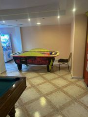 Stromboli air hockey arcade game with yellow details Στρομπολι Χόκει Ηλεκτρονικό Παιδικό Μηχάνημα με Κίτρινες Λεπτομέρειες