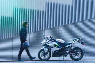 Kawasaki Ninja e-1 2024 Έκπτωση 2500 € !!!-thumb-8