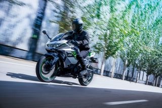 Kawasaki Ninja e-1 2024 Έκπτωση 2500 € !!!-thumb-15