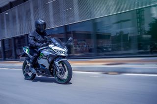 Kawasaki Ninja e-1 2024 Έκπτωση 2500 € !!!-thumb-18