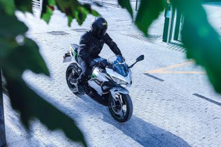 Kawasaki Ninja e-1 2024 Έκπτωση 2500 € !!!-thumb-19