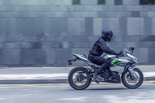 Kawasaki Ninja e-1 2024 Έκπτωση 2500 € !!!-thumb-23