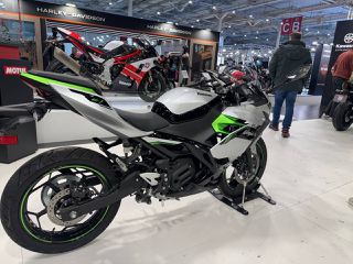 Kawasaki Ninja e-1 2024 Έκπτωση 2500 € !!!-thumb-2
