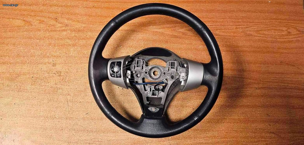 TOYOTA YARIS 06-09 ΤΙΜΟΝΙ ΔΕΡΜΑΤΙΝΟ ΜΕ ΧΕΙΡΙΣΤΗΡΙΑ 305460899FKA-AC