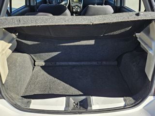 Nissan Micra 2015-thumb-14