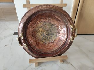 Χάλκινο μαγκάλι, δεύτερο μισό 19ου αιώνα. Διάμετρος 50 εκατοστά και βάρος 2670 γραμμάρια. Συντηρήθηκε. Από την προσωπική μου συλλογή