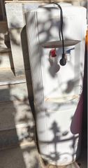 Ψύκτης νερού με λειτουργία παγωμένου νερού