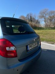 Skoda Fabia 2009 1.2-thumb-3