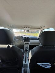 Skoda Fabia 2009 1.2-thumb-8