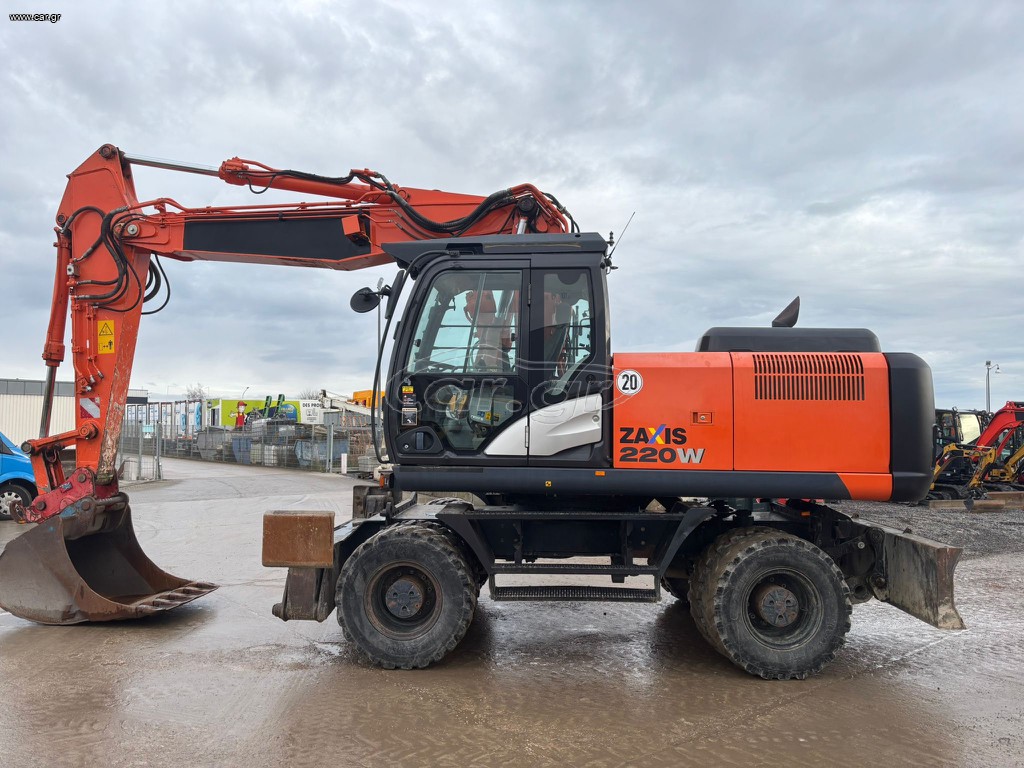 Εκσκαφέας Με Λάστιχα Hitachi 2015 ZX220W-5B
