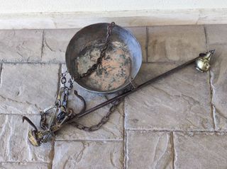 Παλάντζα-ζυγαριά πλανόδιου μανάβη με μπρούτζινο βαρίδι (οκά). Δεύτερο μισό 19ου αιώνα
