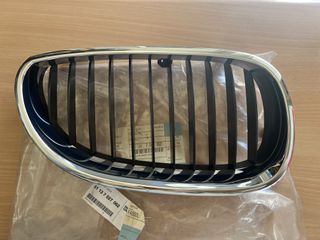 BMW E60/E61 ‘03-10 καρδιά μάσκας δεξιά (ΧΡΩΜΙΟ-ΜΑΥΡΗ) 51137027062