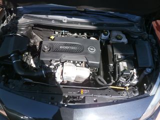 Opel Astra 2015-thumb-10