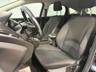 Ford Focus 2015 ST-LINE-thumb-9