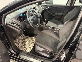Ford Focus 2015 ST-LINE-thumb-10