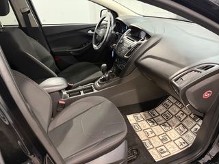 Ford Focus 2015 ST-LINE-thumb-17