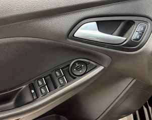Ford Focus 2015 ST-LINE-thumb-19