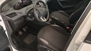 Peugeot 208 2016-thumb-11